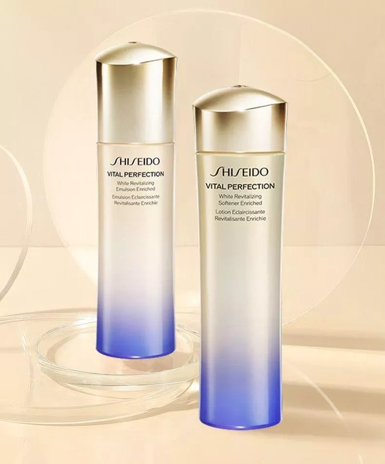 Набор Shiseido из 4 предметов (вода 150 мл, молочко 100 мл, эссенция красных почек 100 млкрем для век 15 мл) (3)